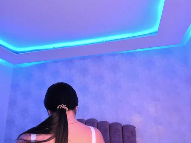 Kimmie-Bloomie live cam on BongaCams