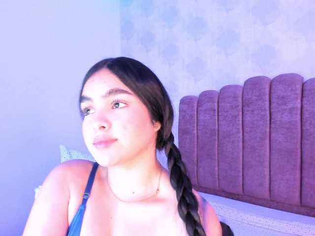 Kimmie-Bloomie live cam on BongaCams
