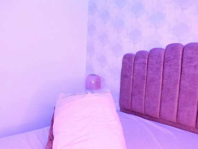 Kimmie-Bloomie live cam on BongaCams