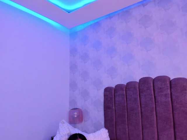 Kimmie-Bloomie live cam on BongaCams