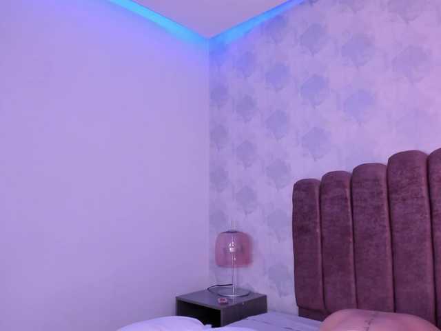 Kimmie-Bloomie live cam on BongaCams