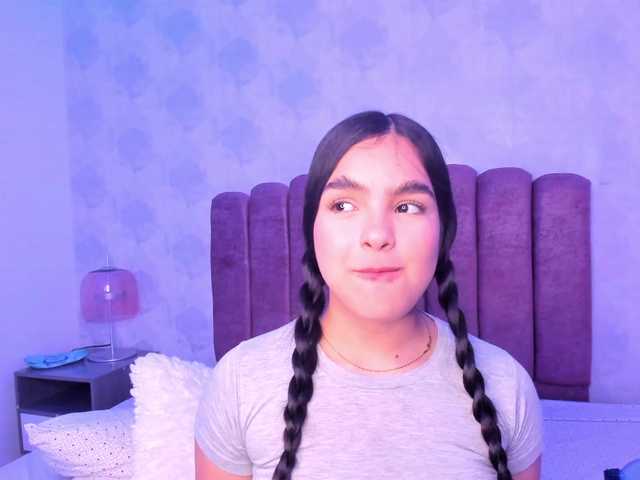 Kimmie-Bloomie live cam on BongaCams