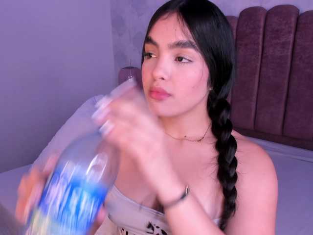 Kimmie-Bloomie live cam on BongaCams