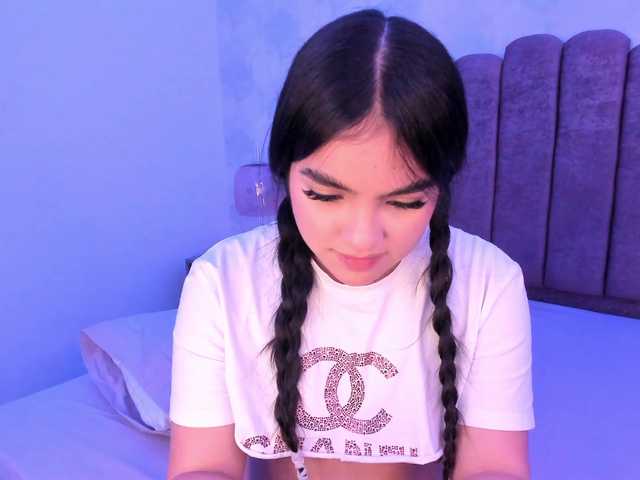 Kimmie-Bloomie live cam on BongaCams