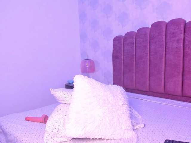 Kimmie-Bloomie live cam on BongaCams
