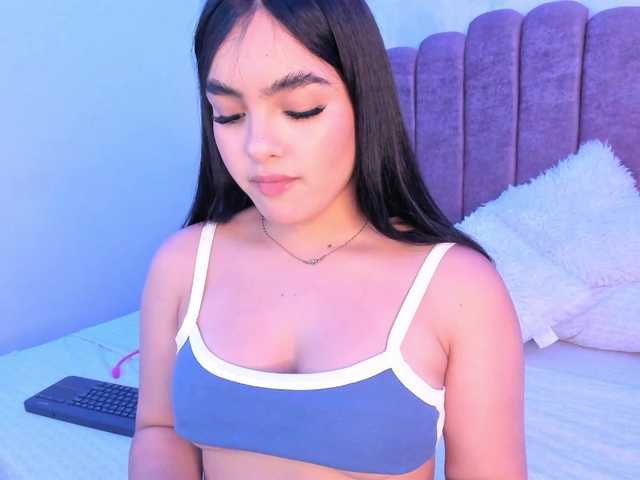 Kimmie-Bloomie live cam on BongaCams