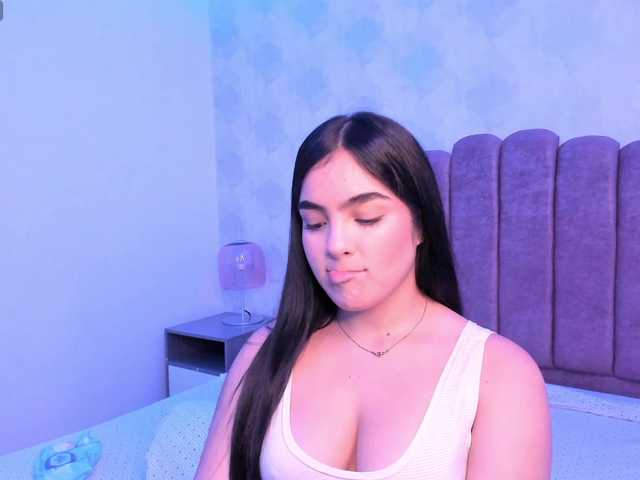 Kimmie-Bloomie live cam on BongaCams