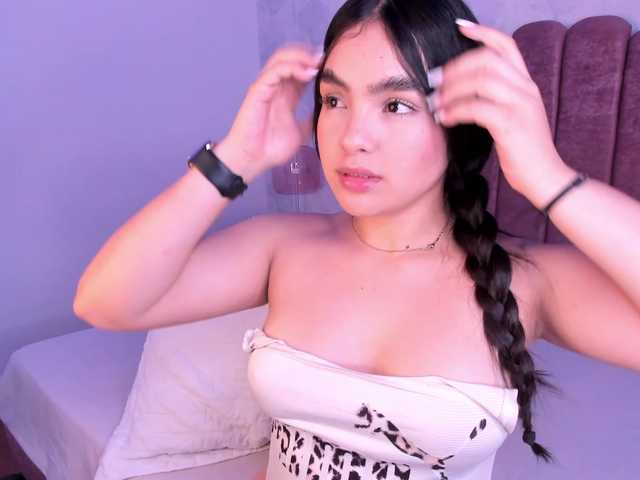 Kimmie-Bloomie live cam on BongaCams