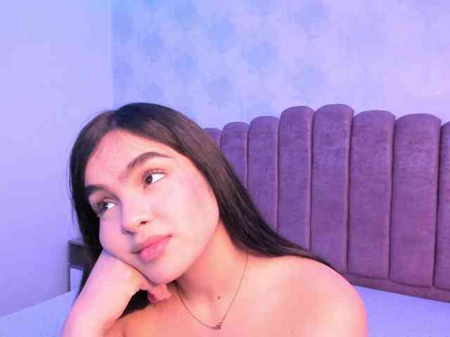 kimmie-bloomie's live room