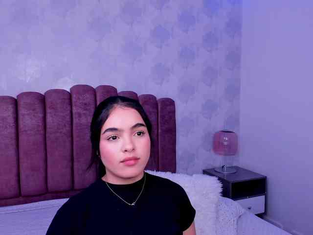 kimmie-bloomie's live room