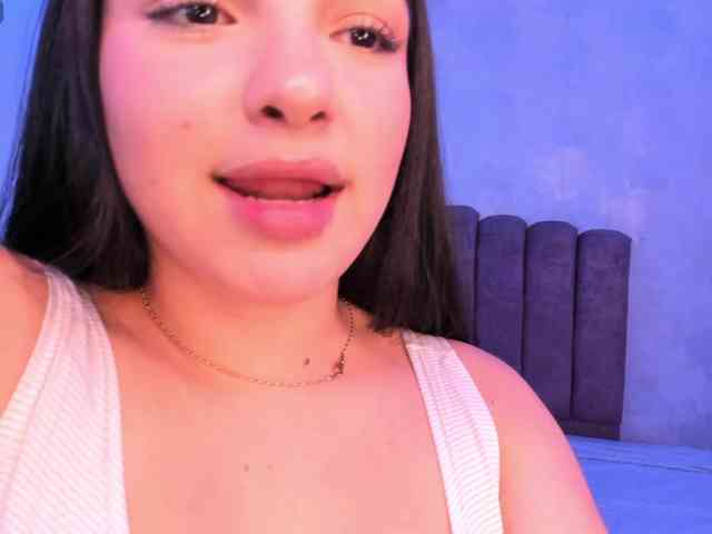 kimmie-bloomie's live room
