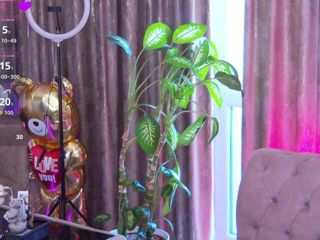 KyaraVale live cam