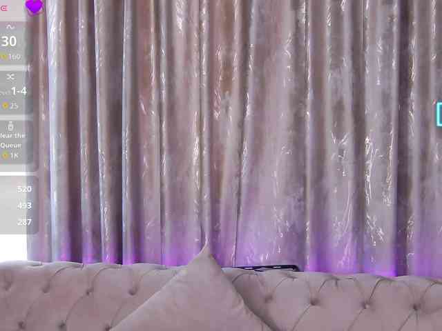 naked webcam KyaraVale
