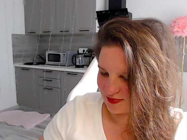 MilaLluna live cam on BongaCams