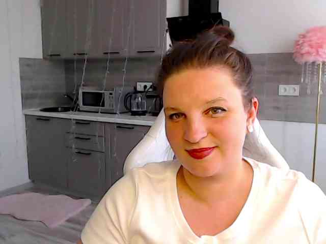 MilaLluna webcam