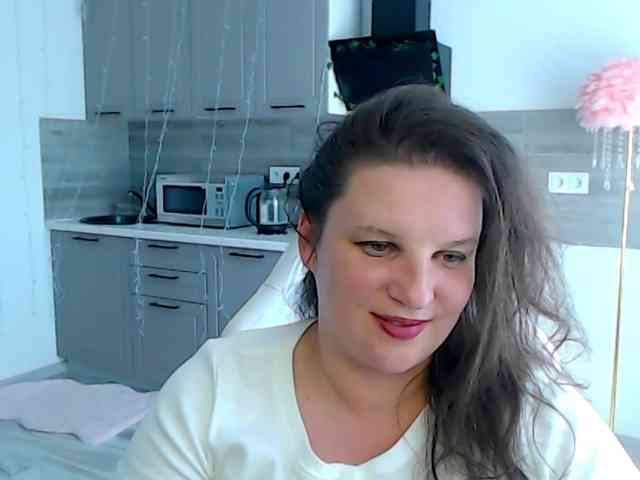MilaLluna webcam