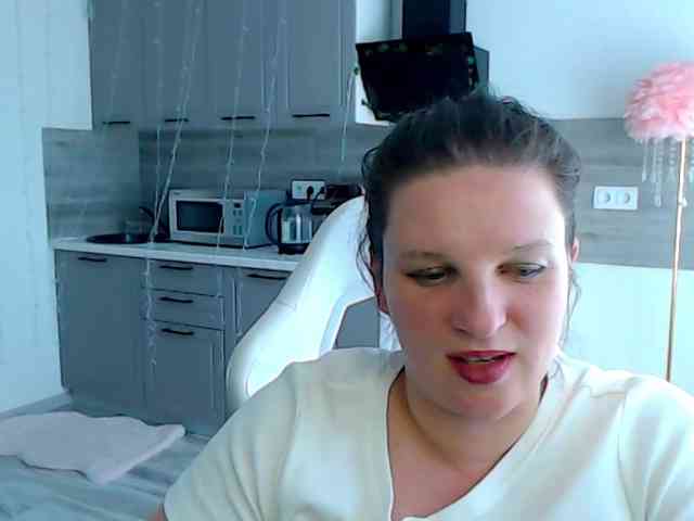 MilaLluna webcam