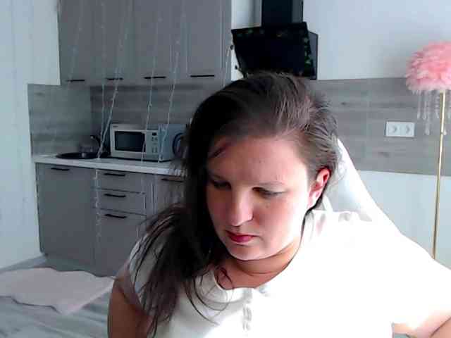 MilaLluna webcam