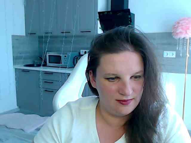 MilaLluna webcam