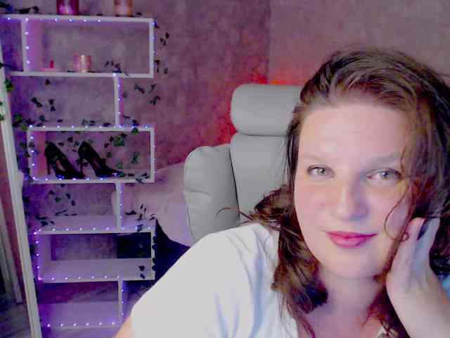MilaLluna webcam
