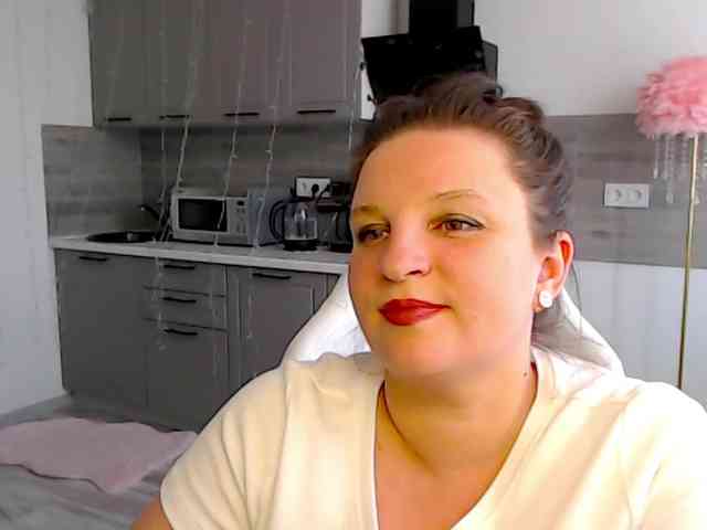 MilaLluna webcam