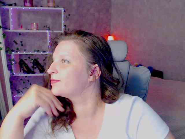 MilaLluna webcam