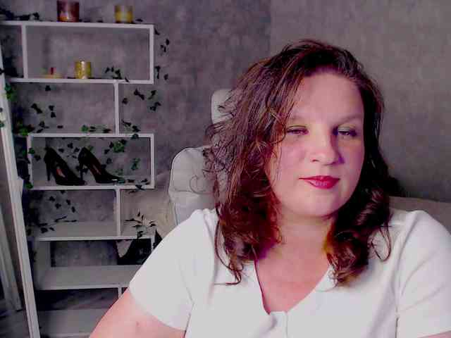MilaLluna webcam
