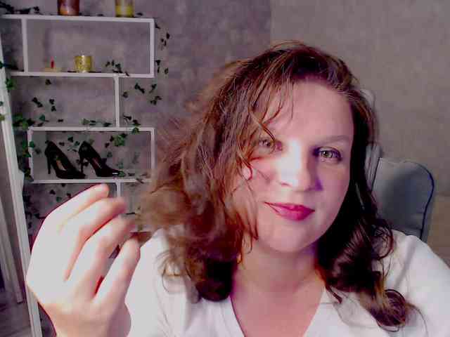MilaLluna webcam