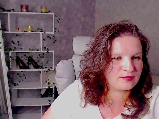 MilaLluna webcam