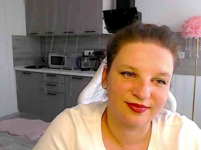 MilaLluna webcam