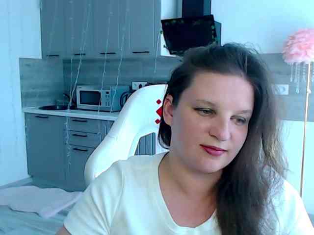 MilaLluna webcam