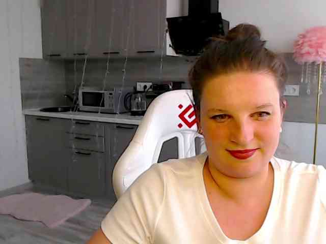 MilaLluna webcam