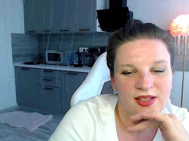 MilaLluna webcam