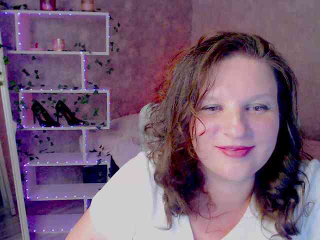 MilaLluna webcam