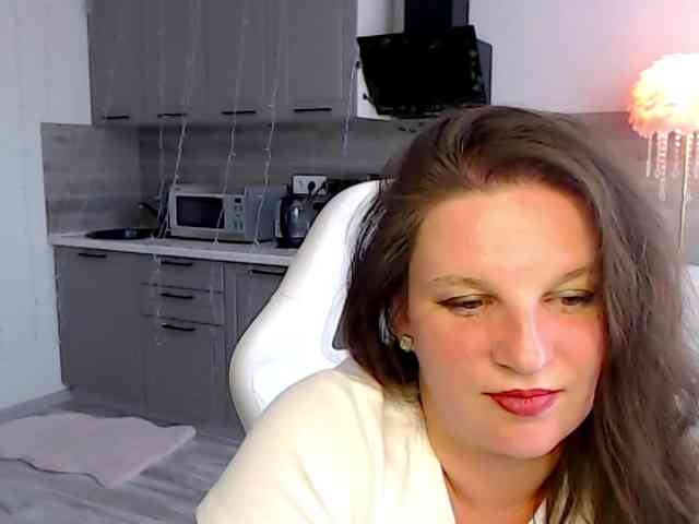 MilaLluna webcam