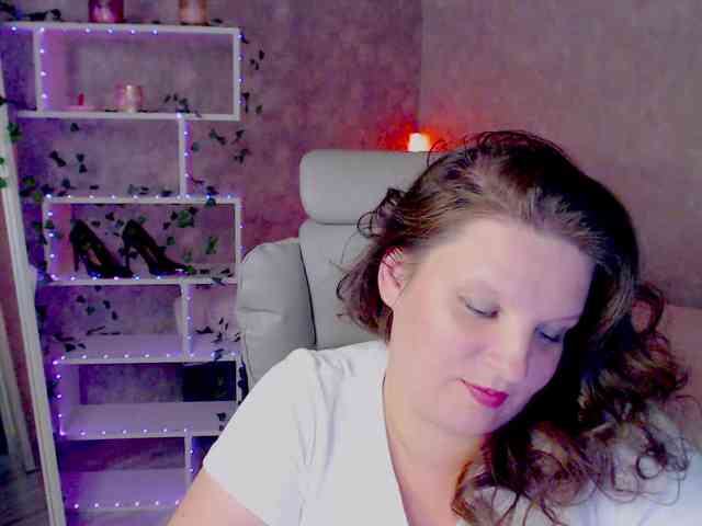 MilaLluna webcam