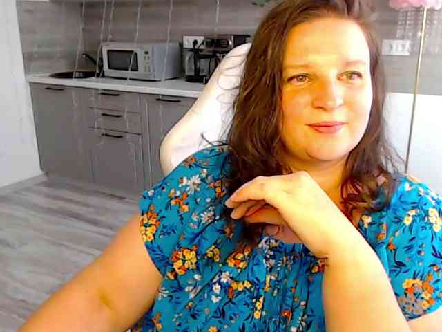 Milalluna's cam show statistics and live stream