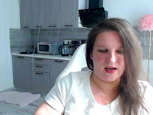 MilaLluna webcam
