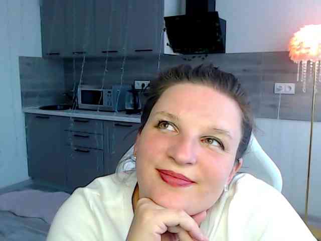 MilaLluna webcam