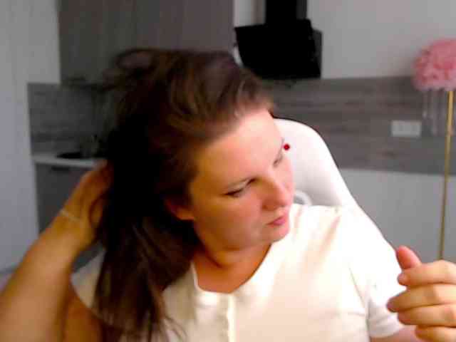 MilaLluna webcam