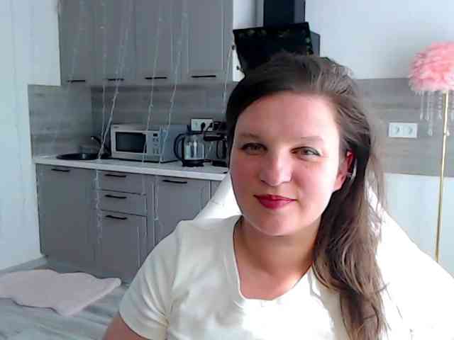 MilaLluna webcam