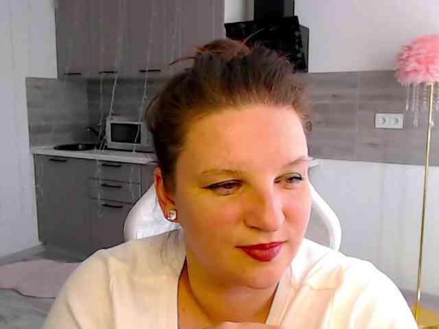 MilaLluna webcam