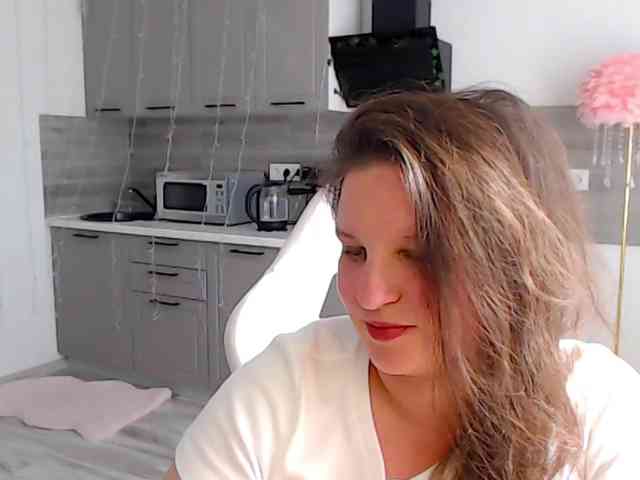 MilaLluna webcam