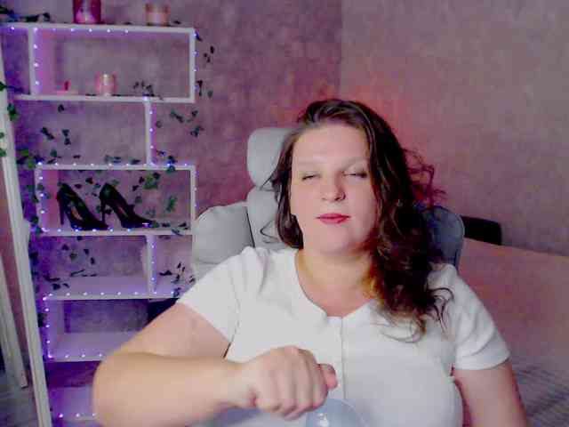 MilaLluna webcam