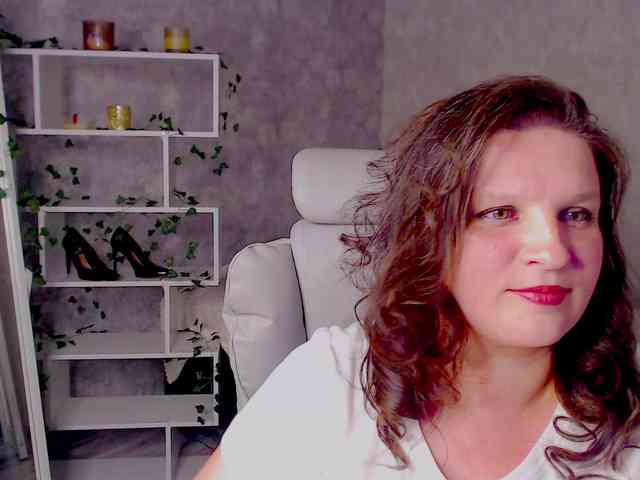 MilaLluna webcam