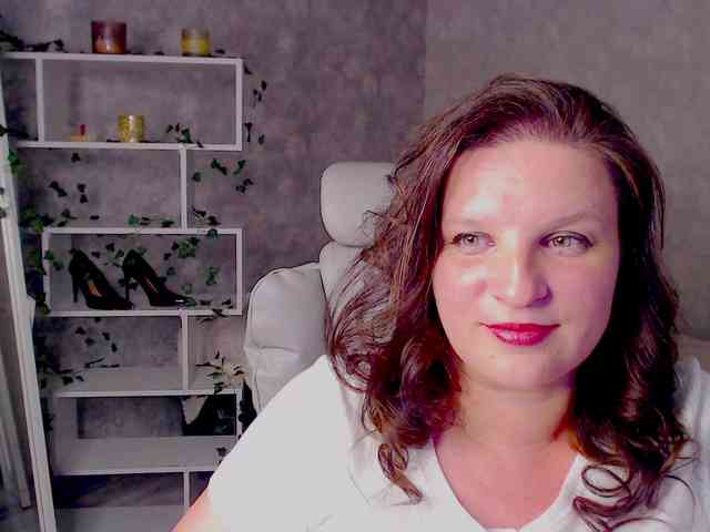 MilaLluna webcam