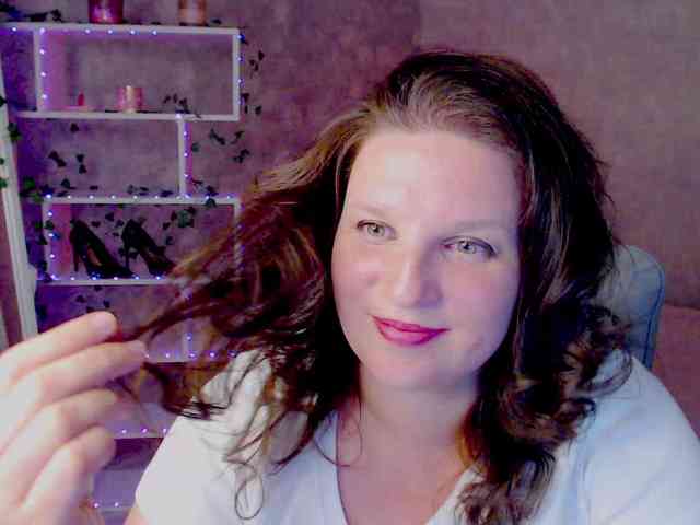 MilaLluna webcam