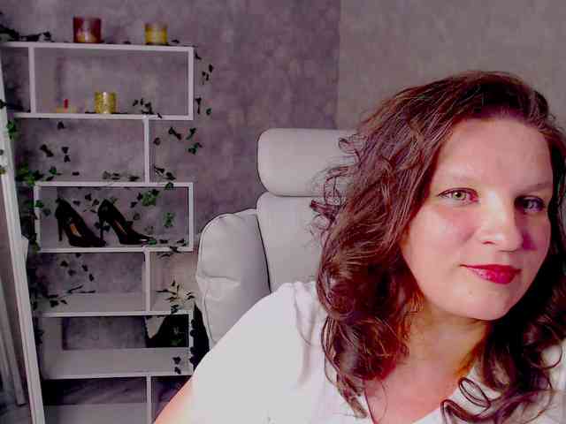 MilaLluna webcam