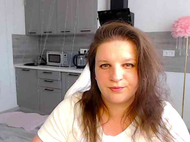 MilaLluna webcam