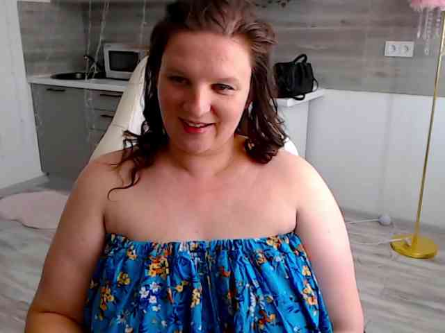 MilaLluna webcam